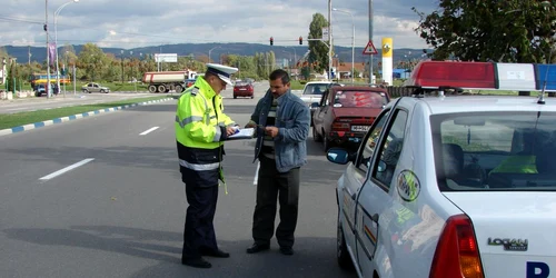 Poliţia Rutieră supraveghează drumurile naţionale din Mehedinţi