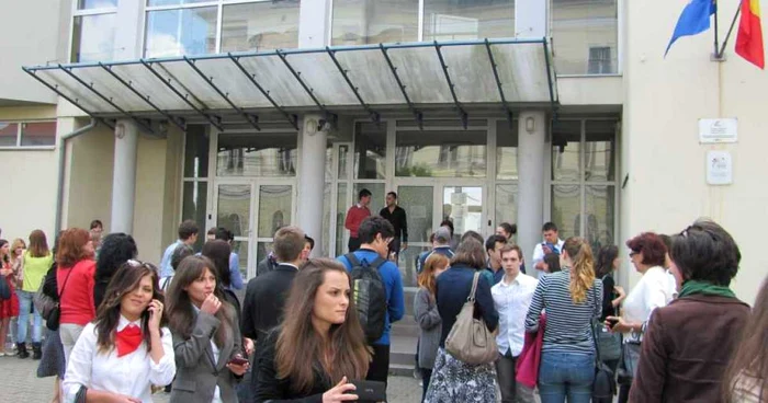 Doi elevi au fost eliminaţi de la proba de Matematică FOTO: Florina Pop