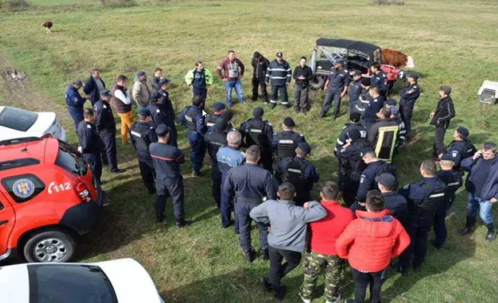 Alertă în Caraș-Severin după furtul unei arme de vânătoare și a zece cartușe. Suspectul a fost identificat şi e căutat inclusiv cu drone şi un câine 