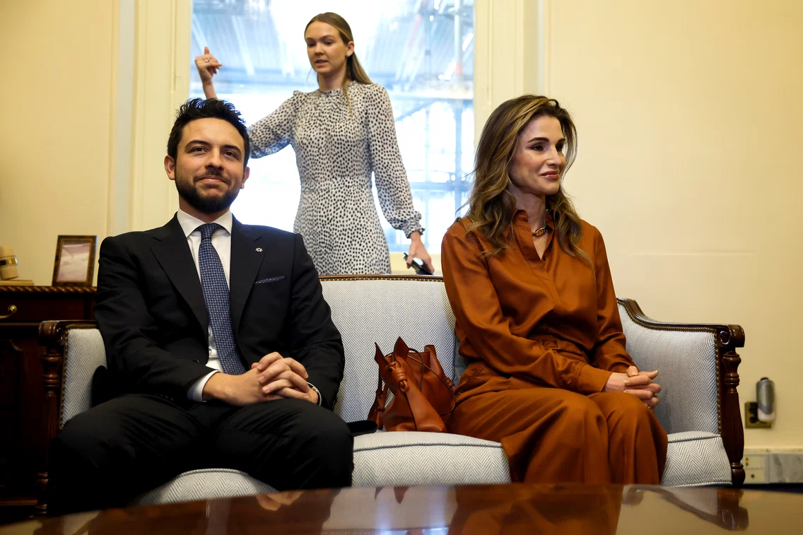 Regina Rania și fiul său cel mare, prințul moștenitor