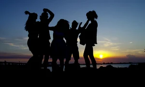 grup de prieteni jpeg