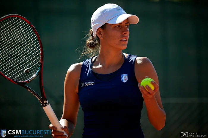 
    Parcursul a fost, ca și la masculin, fără greșeală: 6-1 cu Sportul Studențesc, 5-2 cu CSS Ploiești și 5-2 cu Dinamo, care a fost medaliată cu argint. Pe locul trei a terminat Sportul Studențesc.Foto: Click!  