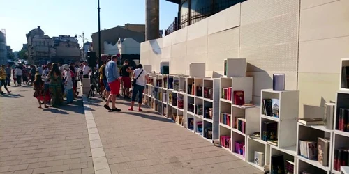 biblioteca colorata