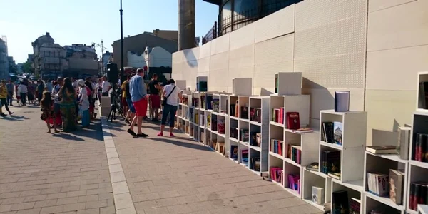 biblioteca colorata