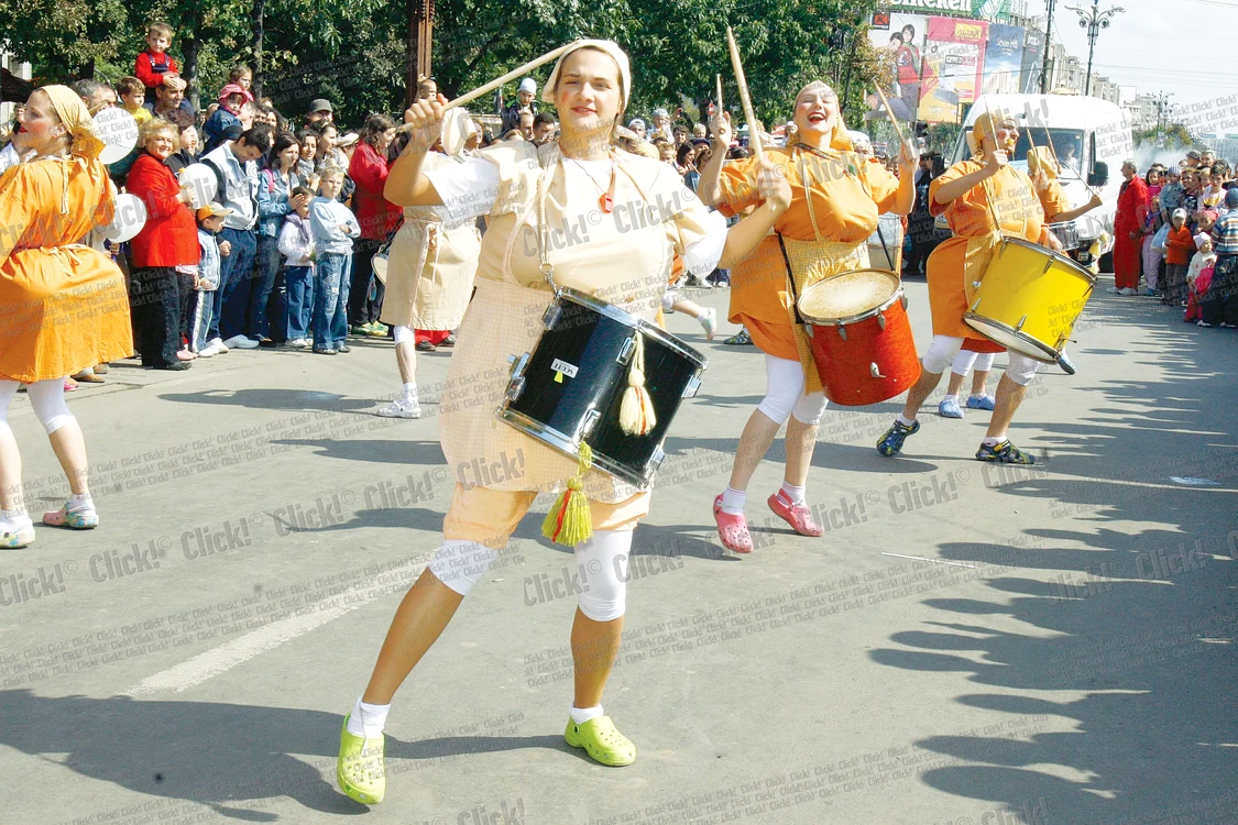
    Străzile din centrul Capitalei vor fi pline  de trupe de teatru  din 20 de ţări  