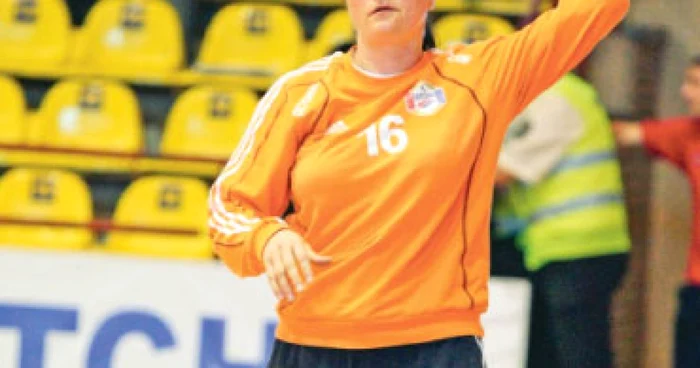 Râmnicu Vâlcea: Luminiţa Huţupan Dinu a împlinit 38 de ani