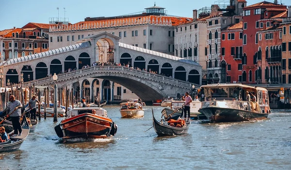 Podul Rialto din Veneția