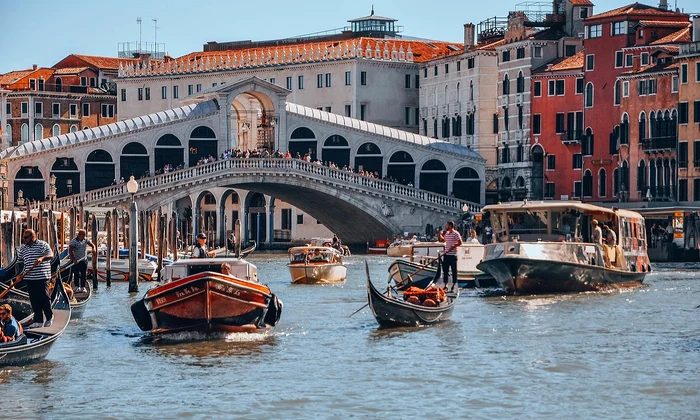 Podul Rialto din Veneția