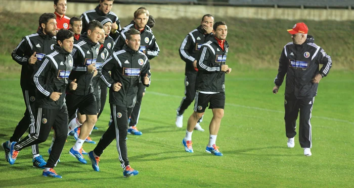 Ieri, la ora 17.00, la casa de bilete de la intrarea din Str. Maior Coravu nu era nimeniFoto: Bogdan Savin
