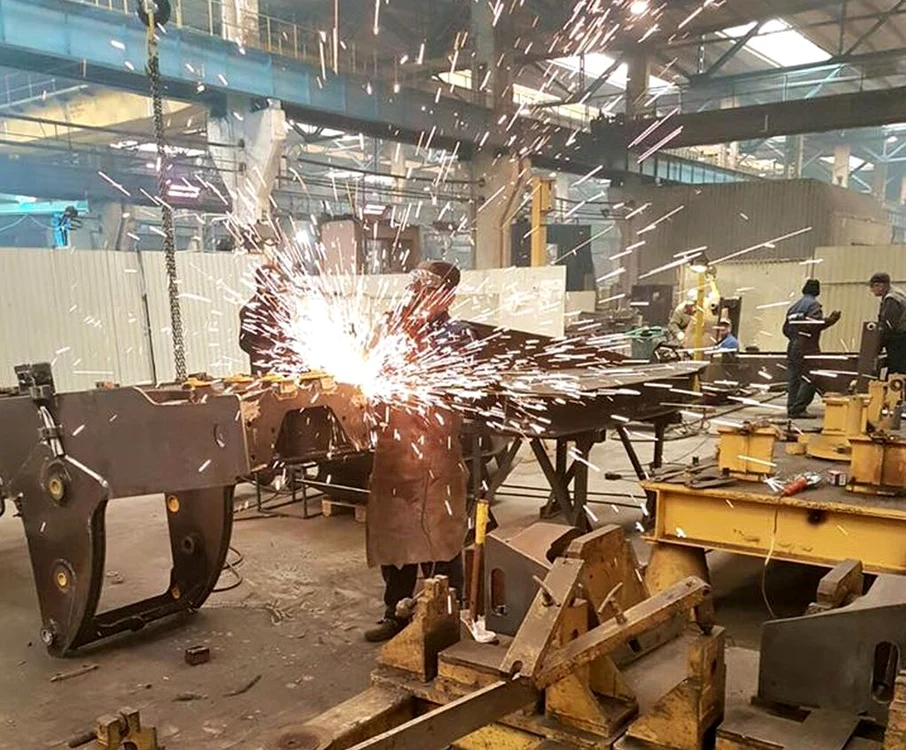 Imagine din hala de producție a Comelf Bistrița FOTO Comelf Bistrița