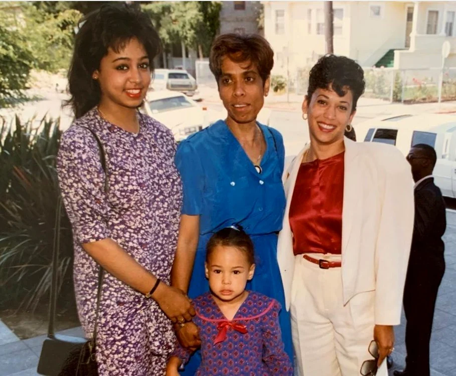 
    Kamala si familie  