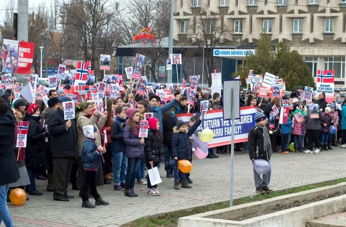 Imagine de la protestul de la Galaţi, pentru copiii familie Bodnariu. Foto: C.C.