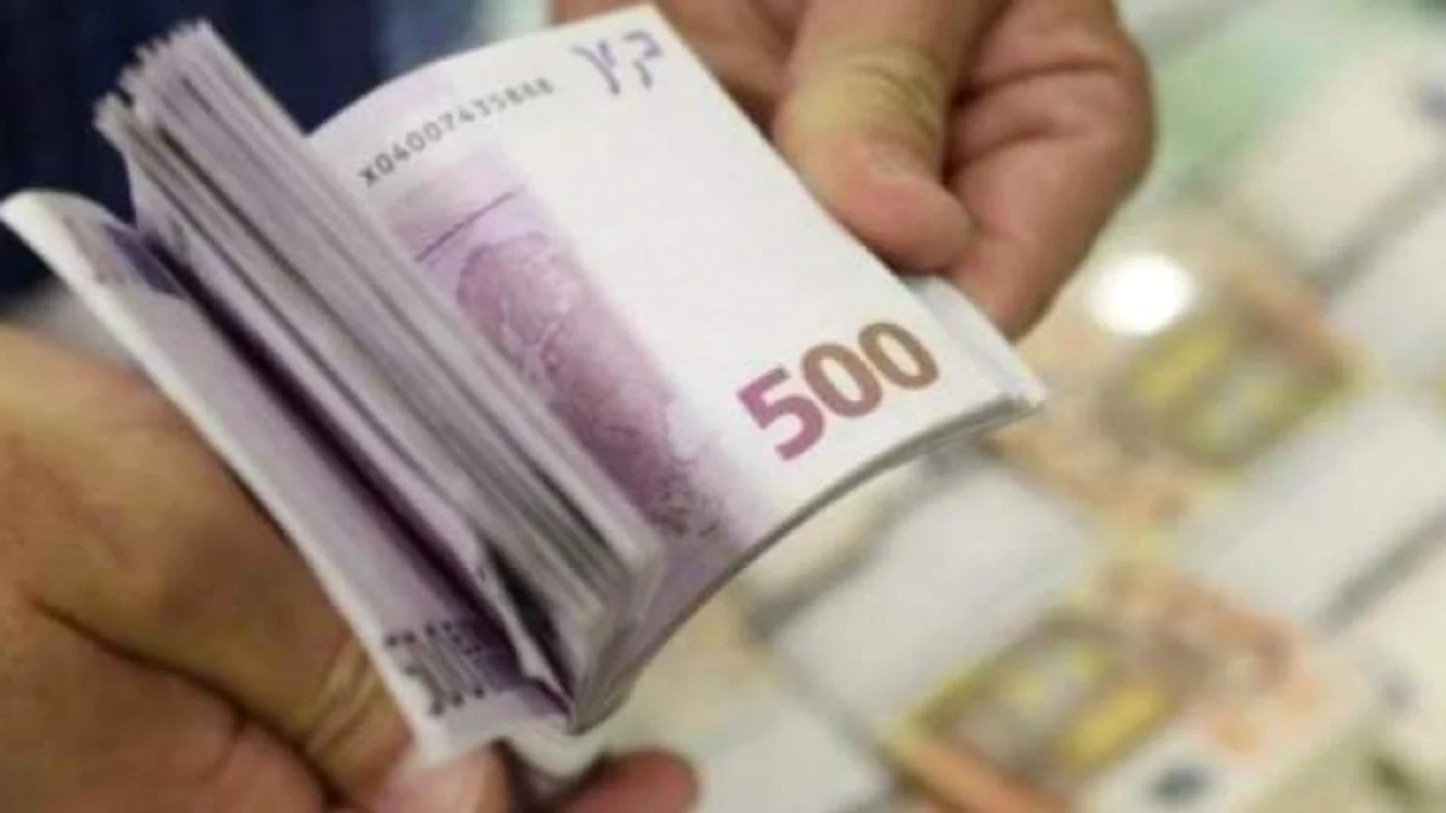 După plata taxelor și asigurărilor, eurodeputații rămân cu 6.200 de euro în mânăFOTO: adevarul.ro