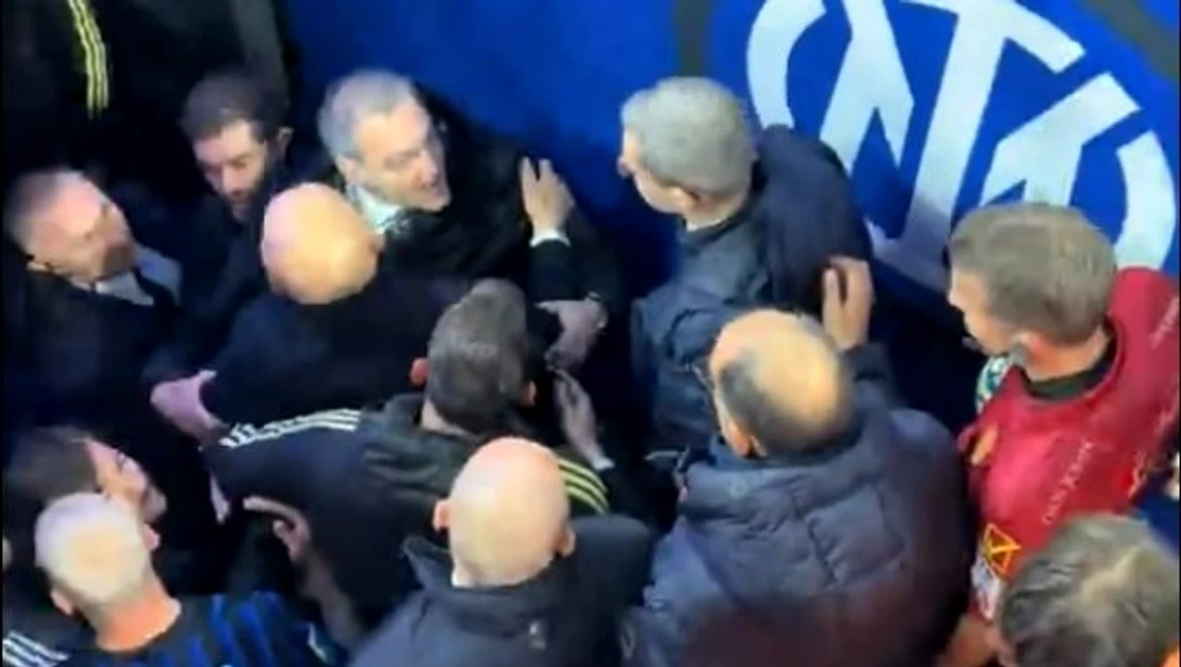 Îmbrânceli la pauză între oficialii celor două formații   FOTO Captură video