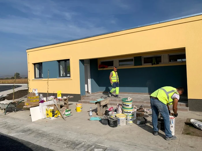 Spațiile de servicii, cu tot cu toalete, nu sunt gata