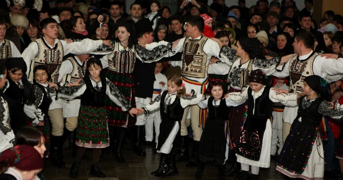 Braşov: Ceremonia s-a finalizat cu un bal şi un spectacol 
