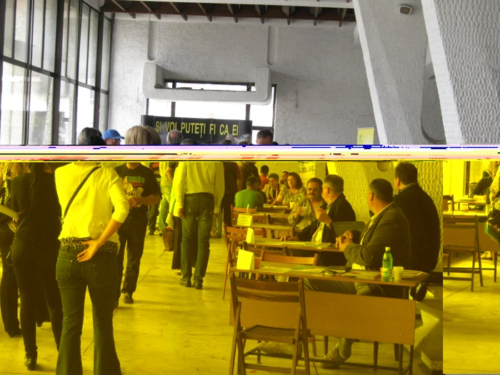 Peste 300 de participanţi au găsit un loc de muncă la bursă