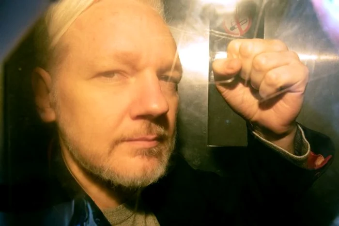 Controversatul Julian Assange, fondatorul WikiLeaks, s-a însurat în pușcărie