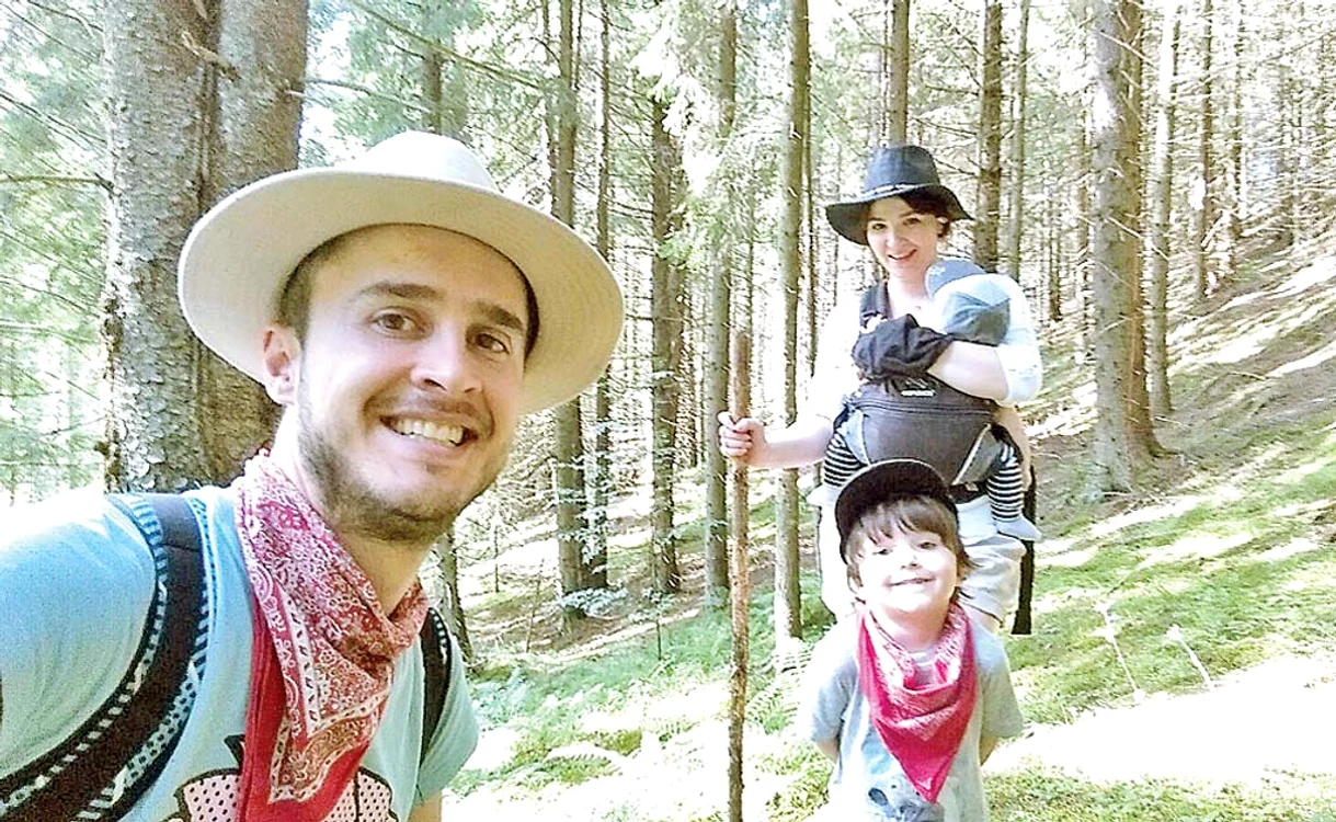 
    Fostul solist  al trupei  Animal X a  petrecut  concediul în  mijlocul  naturii  