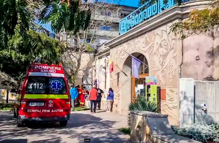 Bărbat beat a căzut peste balustradă în Constanța, la cazinou.