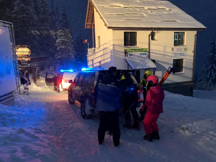 Zeci de schiori, printre care şi copii, blocaţi pe munte din cauza unor avarii de curent FOTO IJJ Ph