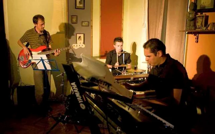 JazzyBIT s-a înfiinţat de un an şi un pic şi are deja zeci de concerte. FOTO: facebook.com/JazzyBIT.band