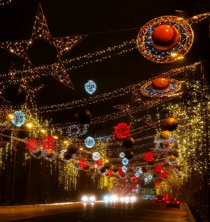 
    Luminițele de Crăciun se sting în București, după mai bine de o lună Foto: Dana Enache/Facebook  