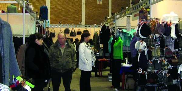 Clienţii au de ales între articole de încălţăminte, îmbrăcăminte şi marochinărie