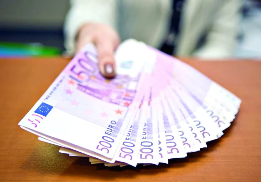 
    Cei trei au furat de la cetăţeanul străin 80.000 de euro  