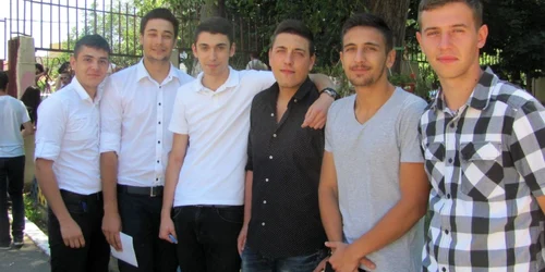 BAC 2014 Constanţa - Liceenii de la Telecomunicaţii după proba scrisă de Română Foto Sînziana Ionescu