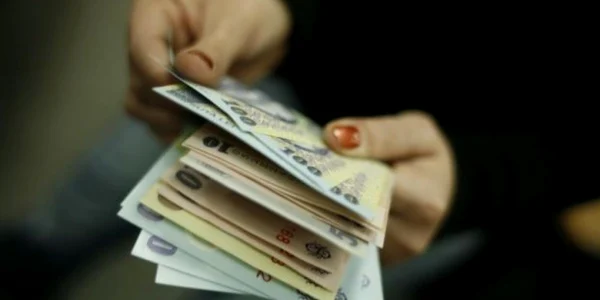 Cei mai mulţi salariaţi de top sunt din industrie