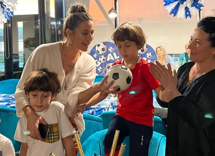 Claudia Pătrășcanu, alături de copii. Foto: Instagram