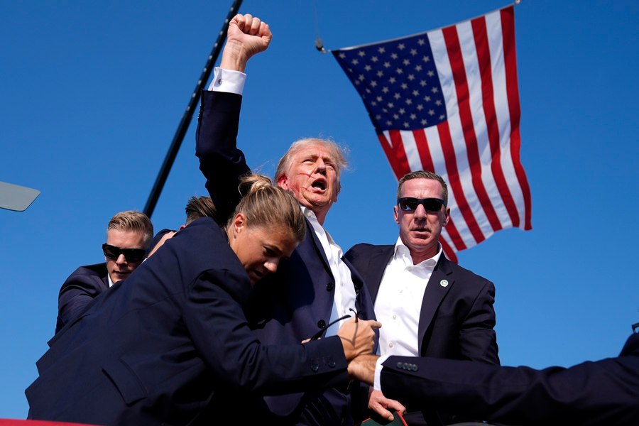 Trump l-a nominalizat la cârma Secret Service pe agentul care l-a protejat de gloanțe în cursul tentativei de asasinat