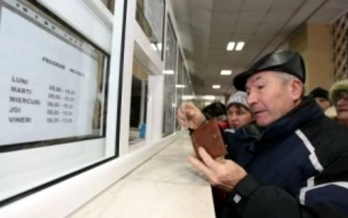 Primii care s-au grăbit să achite dările au fost pensionarii Foto: arhiva