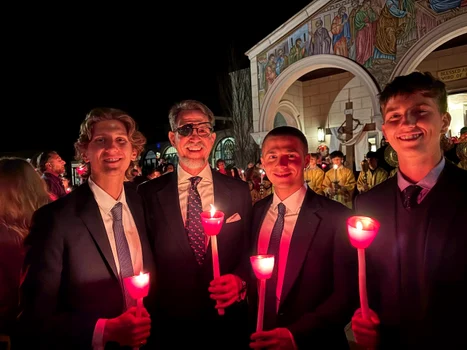 Prințul Pavlos al Greciei de Paște cu Achileas, Aristides și Odysseas. FOTO: Instagram
