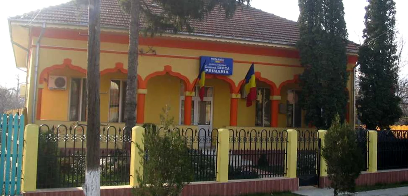 La primăria Berca au fost schimbate încuietorile