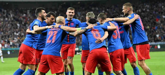 Fotbaliștii campioanei, în hora bucuriei