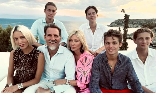 Pavlos al Greciei, Marie Chantal, Olympia a Greciei, Achileas, Constantin Alexios, Aristides, Odysseas (2) jpg