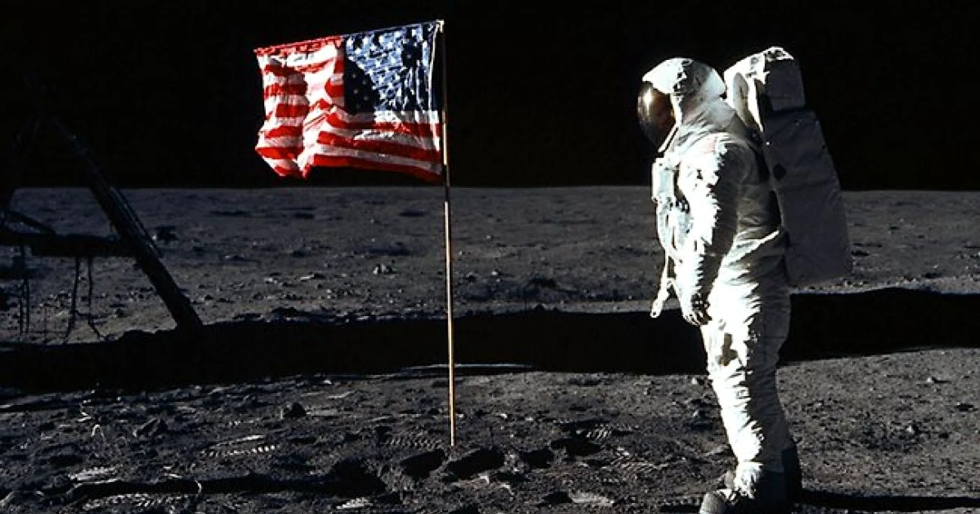 Astronautul Neil Armstrong a încetat din viață