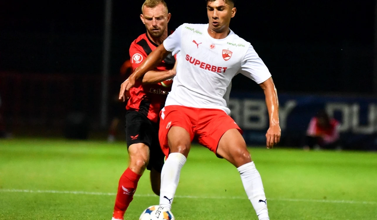 Alexandru Musi (dreapta), unul dintre tinerii de perspectivă la Dinamo (FOTO: Sportpictures)