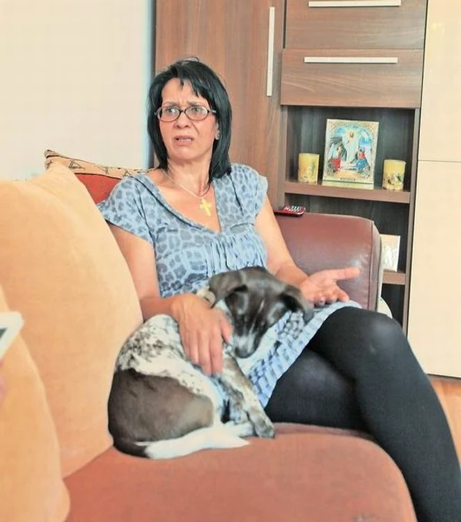 
    Elena Ploieşteanu este foc şi pară pe amanta soţului eiFoto: Click!  