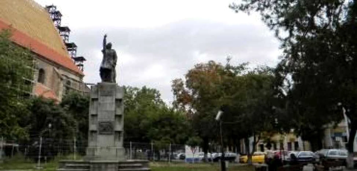 Bistriţa: LA PAS PRIN VECHIUL BURG/ Monumentele de for public