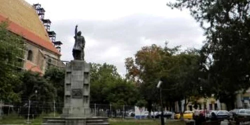 Bistriţa: LA PAS PRIN VECHIUL BURG/ Monumentele de for public