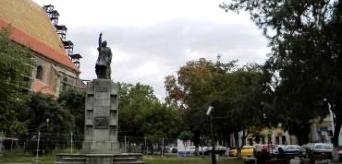 Bistriţa: LA PAS PRIN VECHIUL BURG/ Monumentele de for public