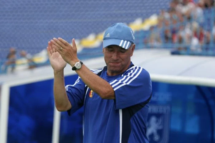 
    Aurel Ţicleanu nu a stat decât cinci etape la Craiova  