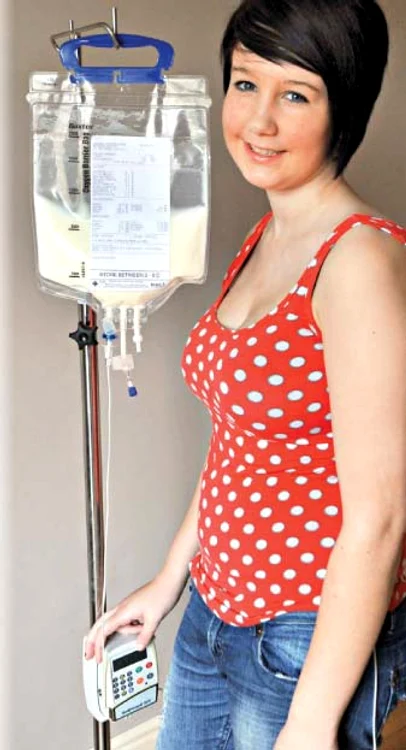 Medicii i-au făcut o incizie pentru a-i introduce tubul de hrănire