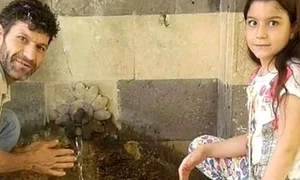 Tatăl și fiica lui înainte de cutremurul devastator jfif