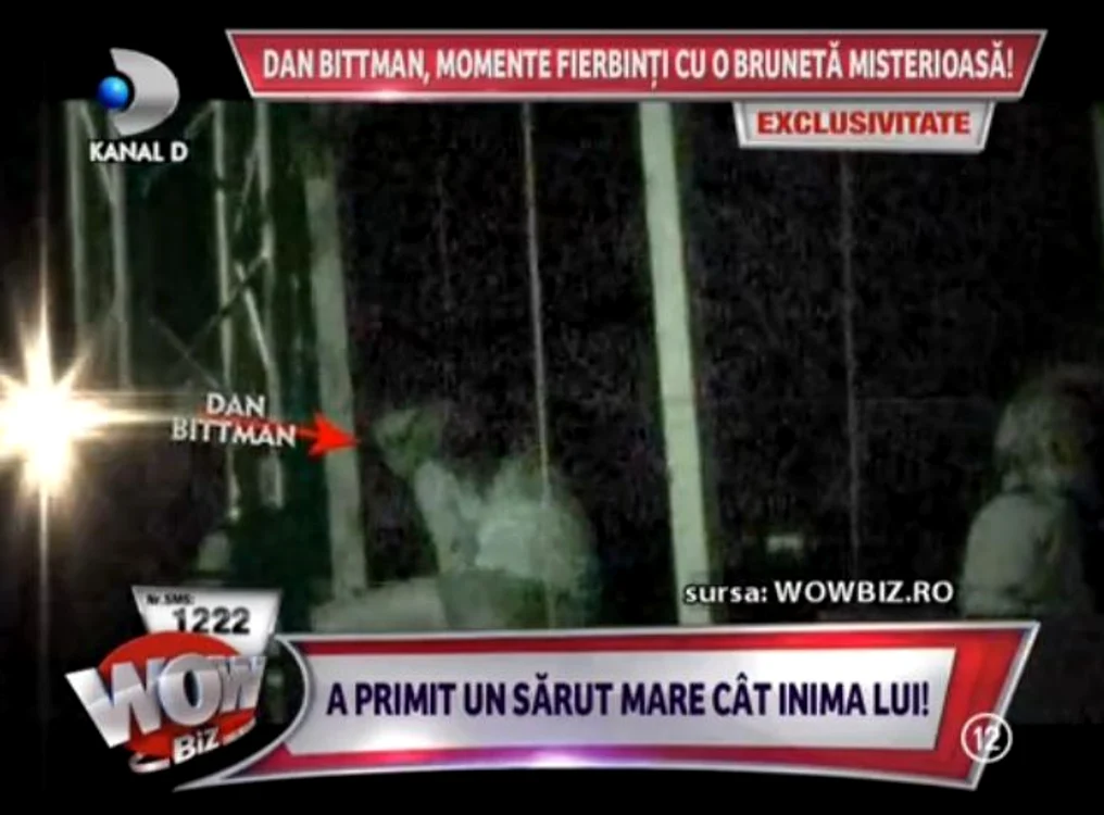 
    Echipa Kanal D susţine că Dan Bittman şi-a petrecut noaptea pe plajă, cu o brunetă misterioasă (captură: Kanal D)  