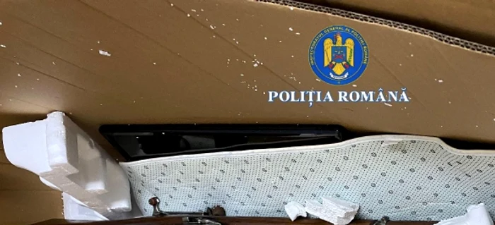 Coletul intrat în posesia femeii. FOTO Poliția Română