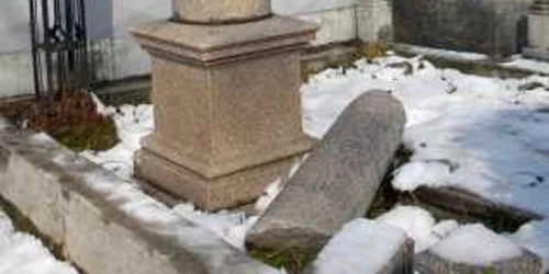 monument obscen ploiesti foto dana mihai